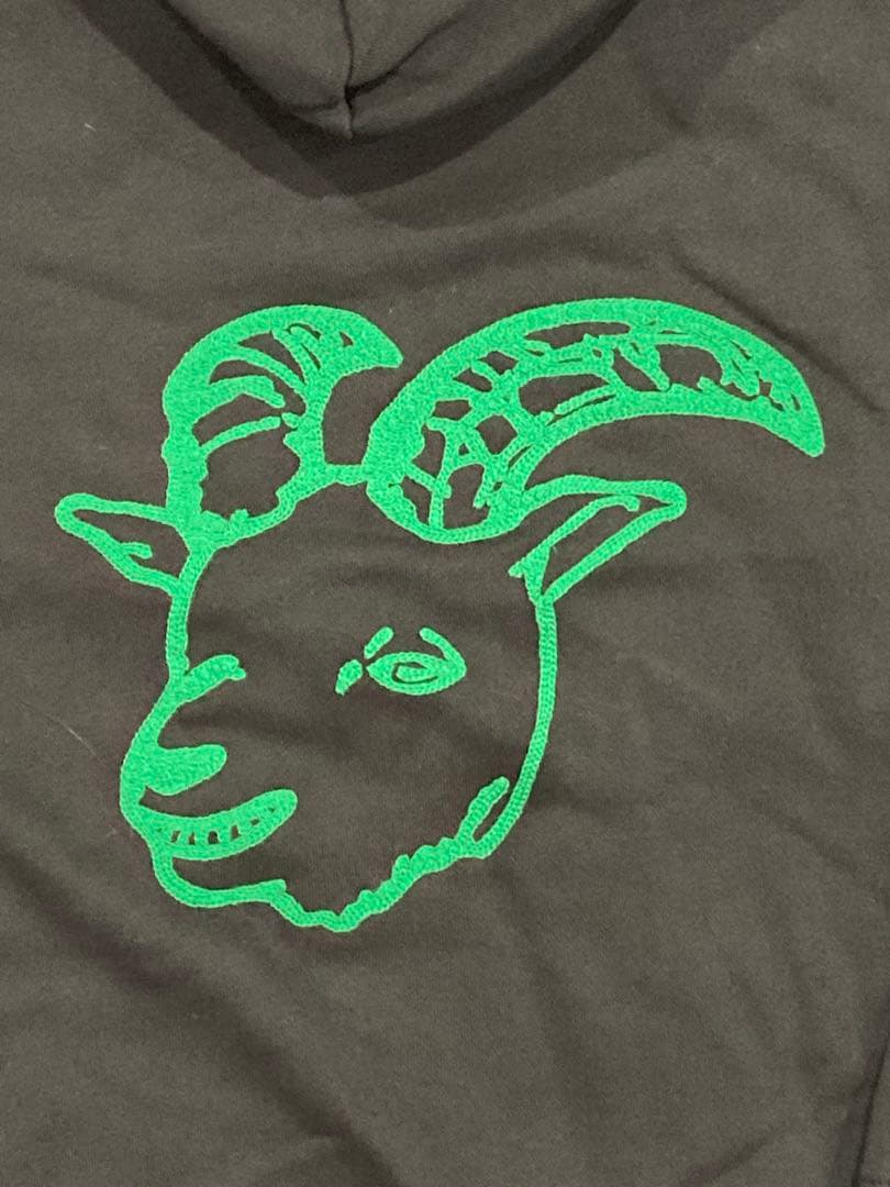 受注生産限定】Chevon 刺繍プルオーバーパーカー ブラック/緑 XLサイズ