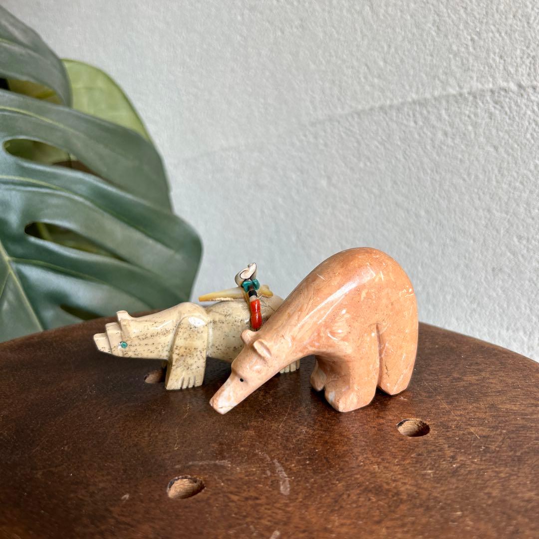 アリゾナ　インディアンジュエリーショップ　石製クマの彫刻2体セット