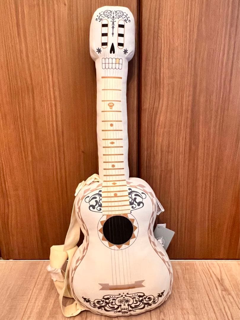 リメンバーミー ギタークッション ディズニーストア - メルカリ