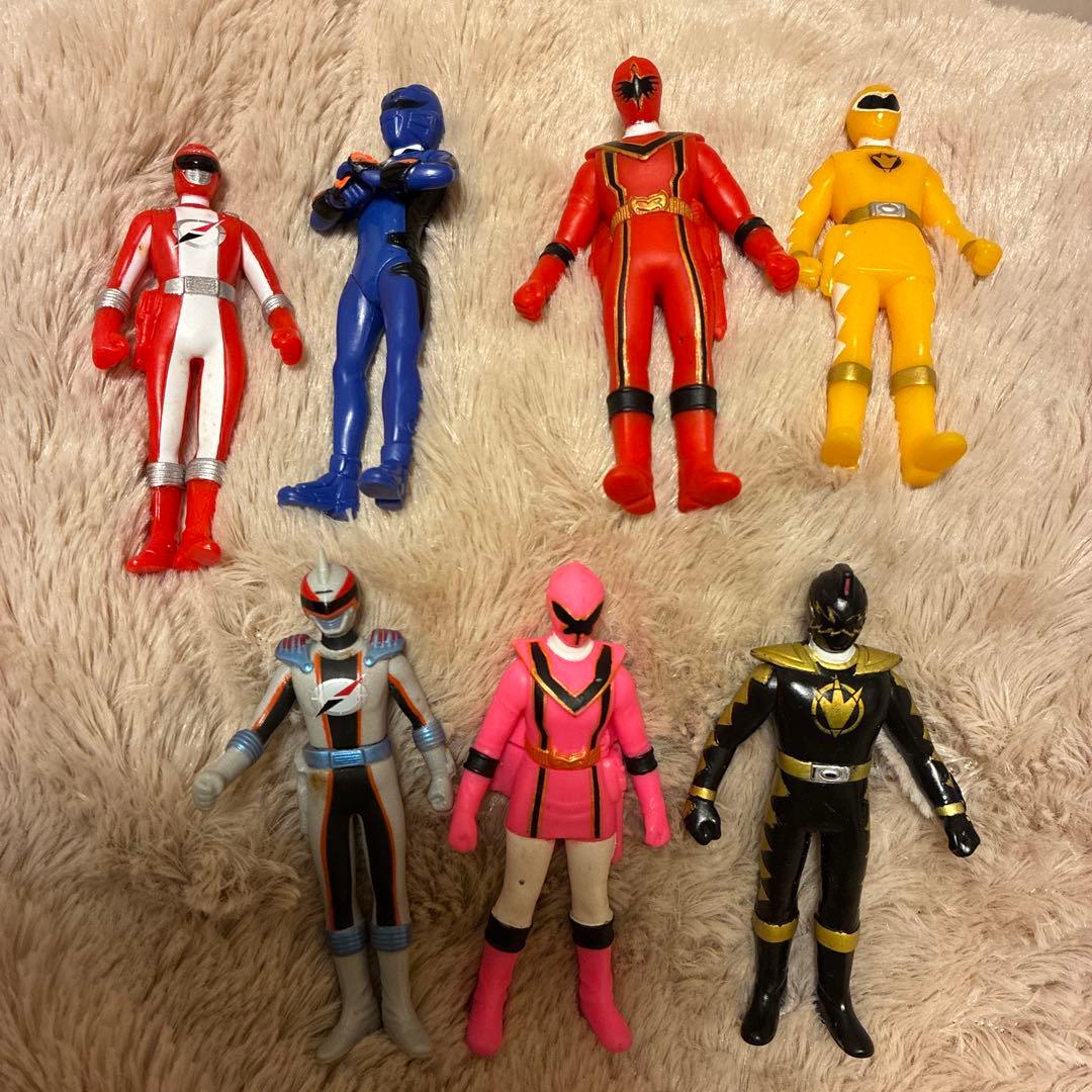 戦隊ヒーローフィギュア 7体セット - メルカリ