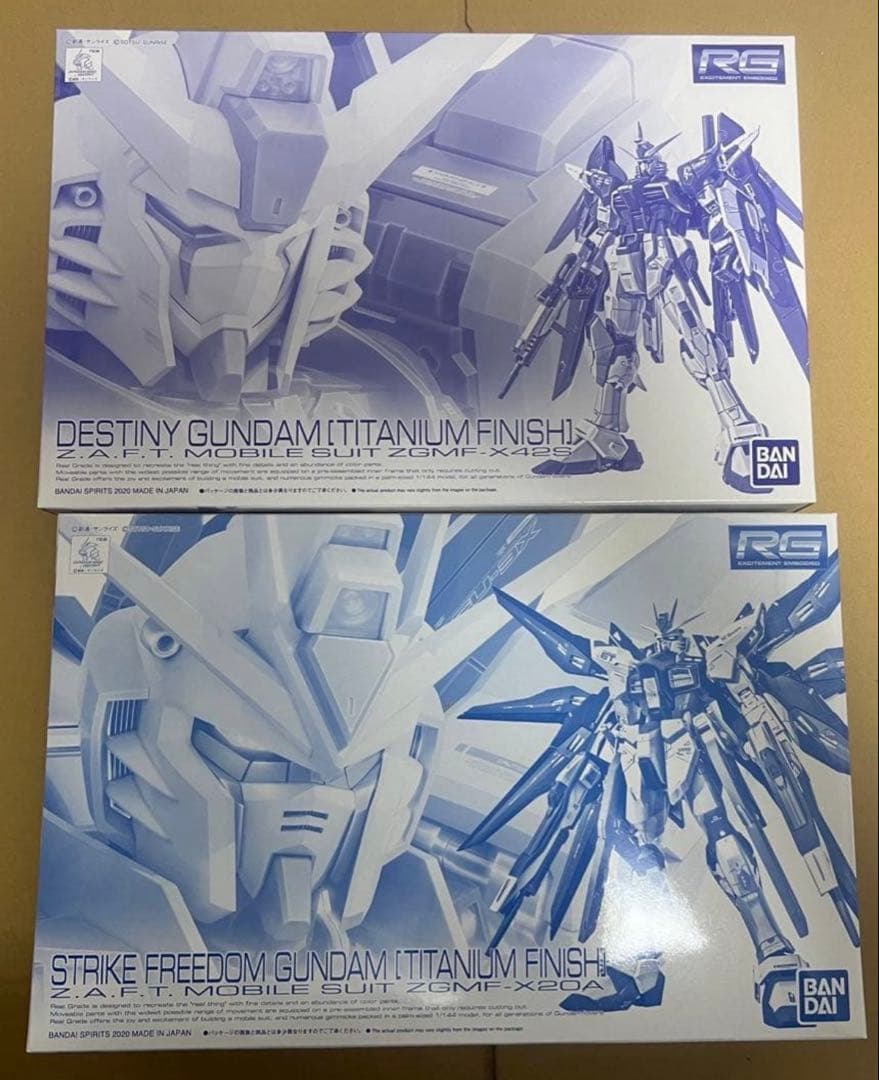 RGデスティニーガンダム RGストライクフリーダム　チタニウムフィニッシュ ガンプラ「RG デスティニーガンダム［チタニウムフィニッシュ］」や