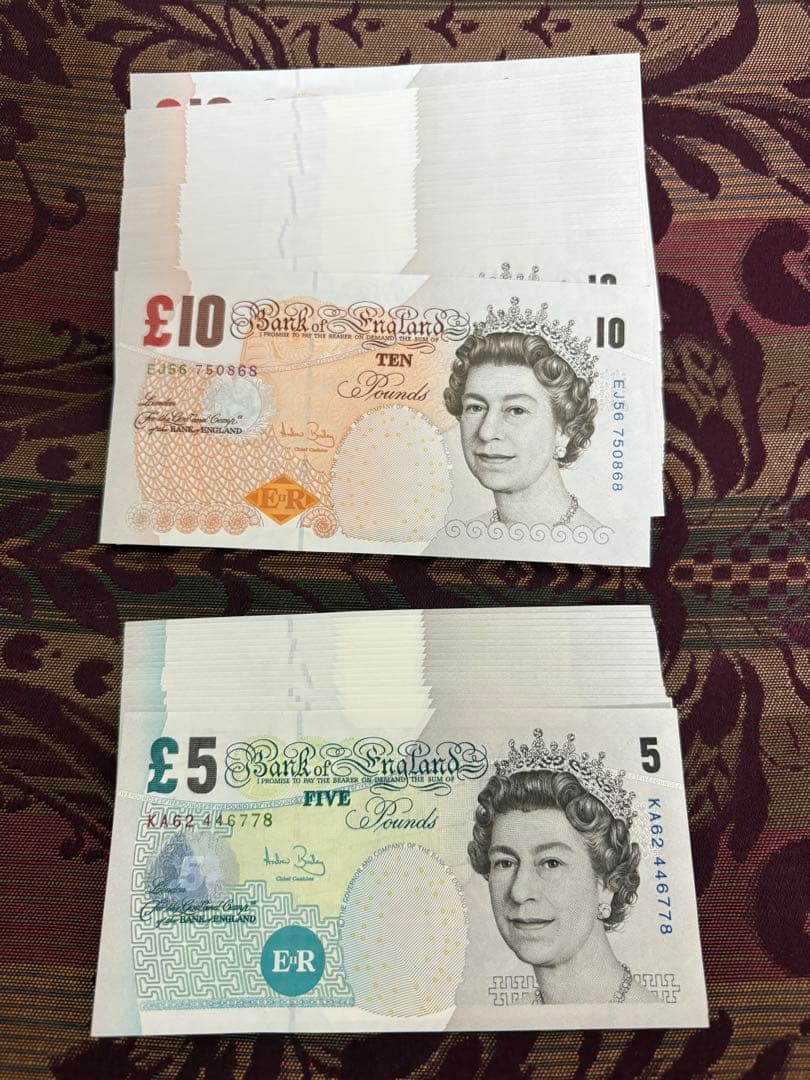 芙*子様 イギリス　旧紙幣　10ポンド　32枚　5ポンド　16枚　合計400ポン 旧紙幣】 イギリス 5ポンド札 エリザベス女王 コレクション用 折れなし