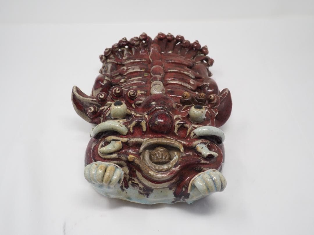 赤いシーサー瓦 沖縄産 レア 琉球 守り神 鬼瓦 縁起物 破邪 - メルカリ