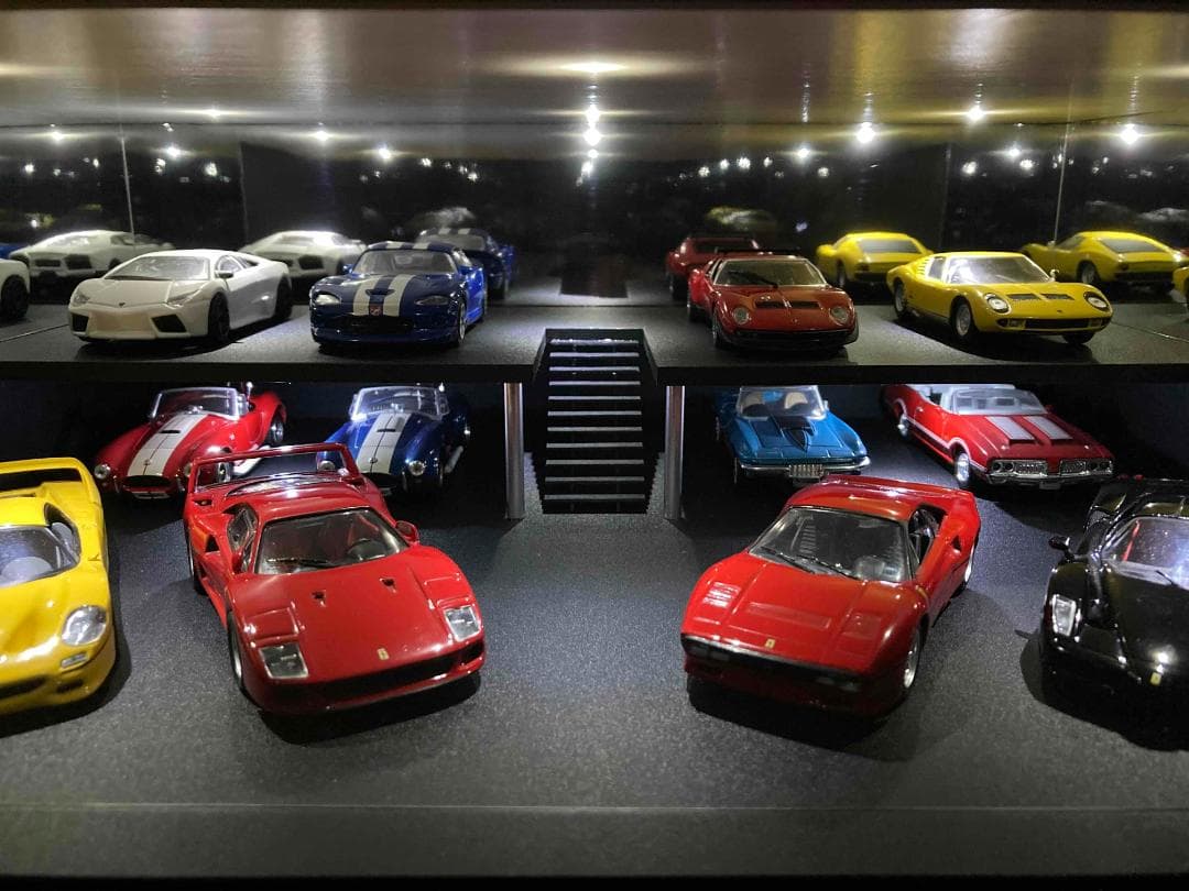 ミニカー用ジオラマ：1/43 ショールームⅢ（吹き抜けタイプ）最大展示台数18台