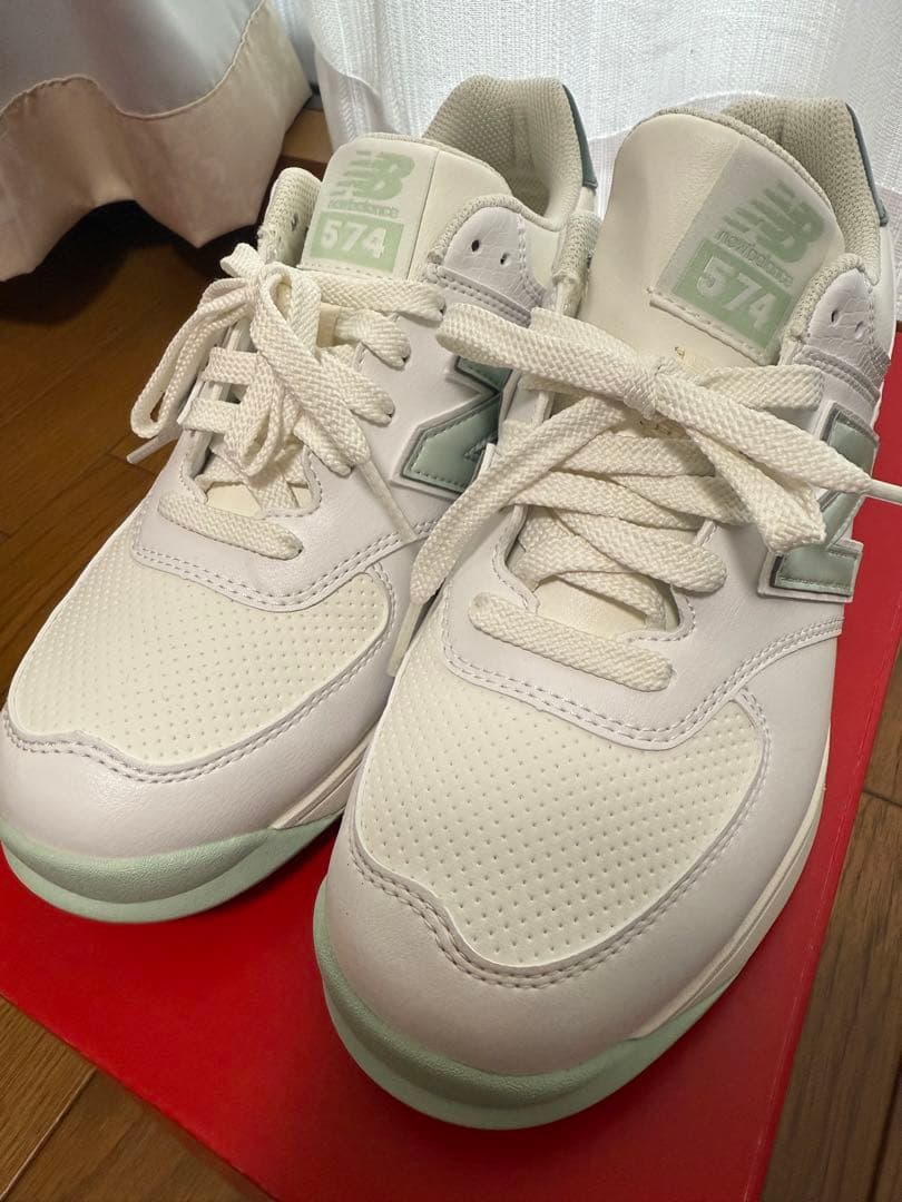 ニューバランスレディースゴルフシューズ23.5センチ