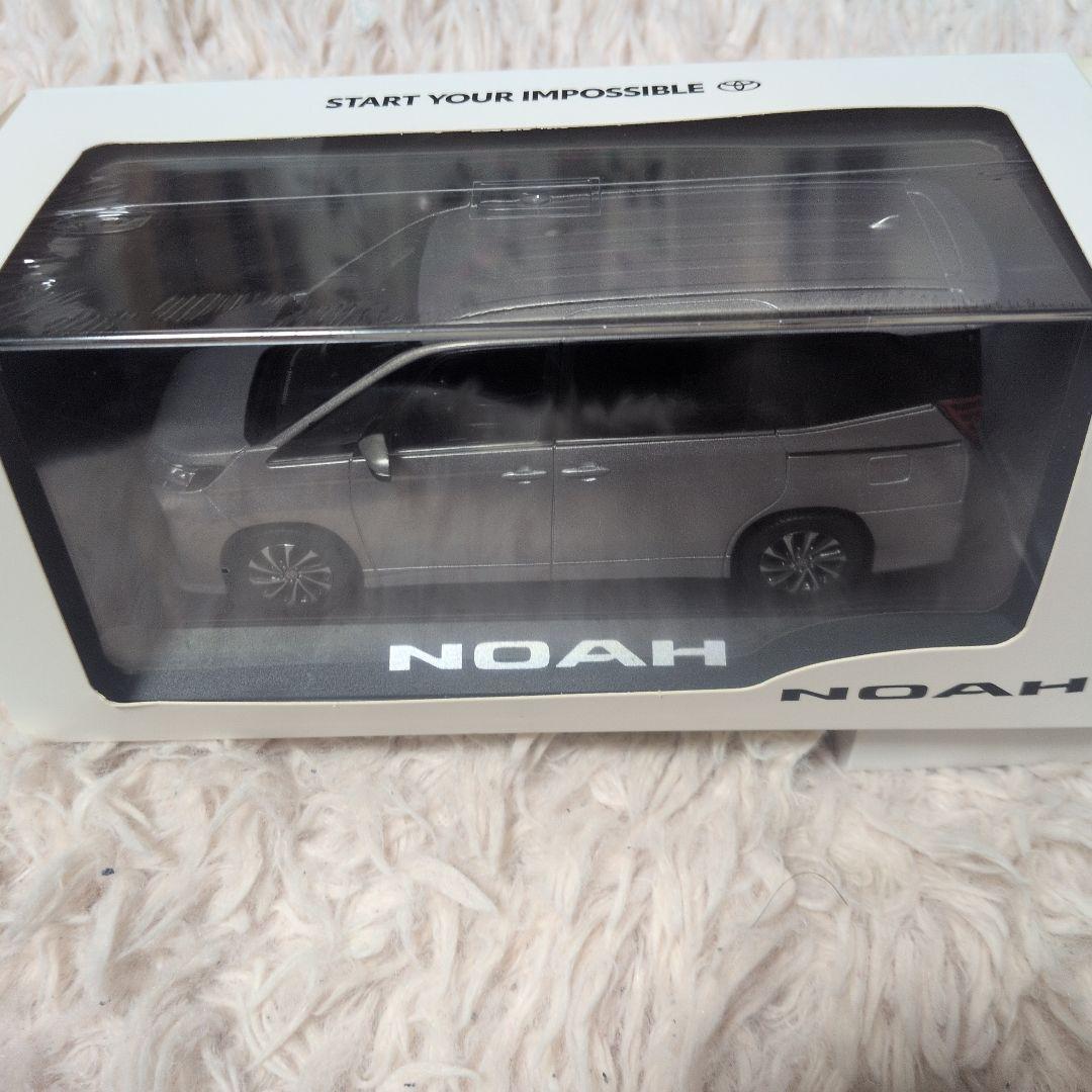 トヨタ ノア 90系 カラーサンプル ミニカー メタルストリームメタリック