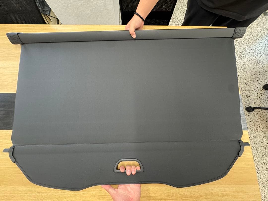 R3年 ベンツGLB X247 純正 トノカバー 美品