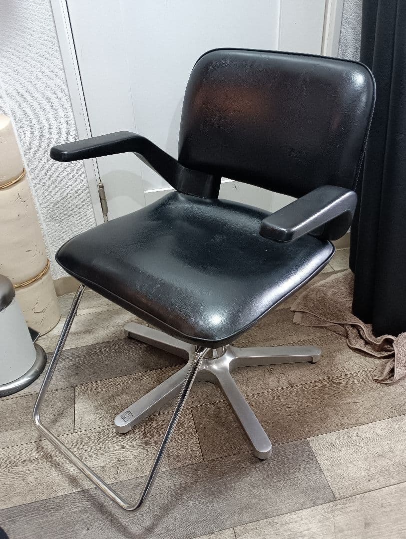 タカラベルモント　スタイリングチェア