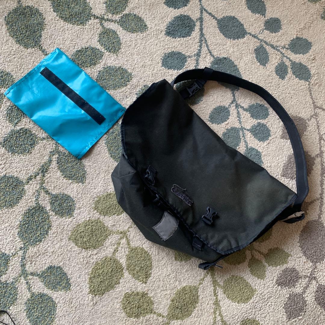 Under The Weather メッセンジャーバッグ　防水ポーチ付