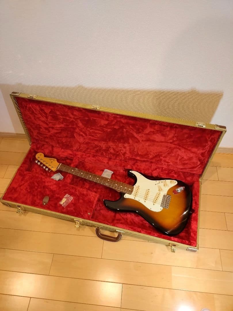 フェンダージャパン　ハードケース付　ST62-TX 3TS ストラップおまけ付