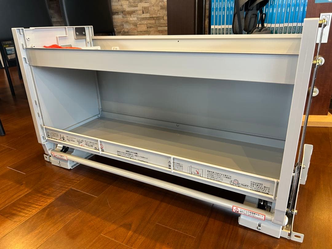 スイングダウンウォー(吊り戸棚用昇降棚)美品