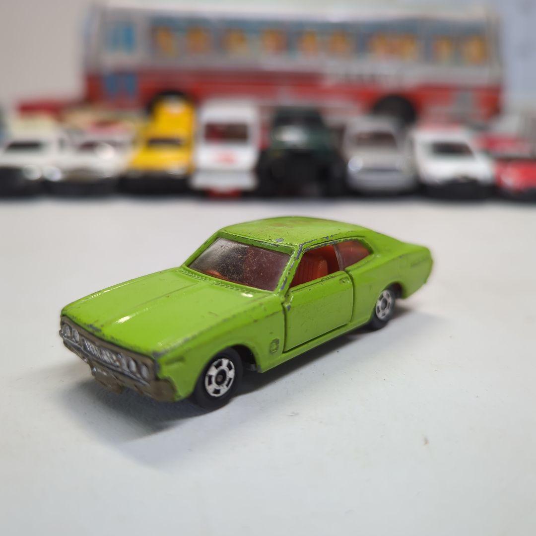 日本製トミカ NO.74ニッサン ローレル 2000SGX ぶたけつローレル