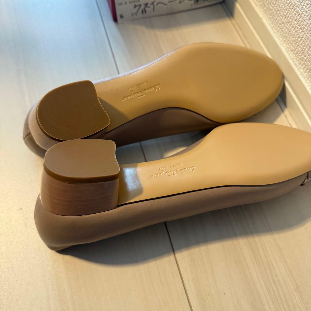 最終値下げ【未使用・長期保管品】サルバトーレフェラガモ パンプス ピンクベージュ