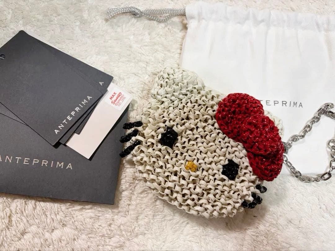 ハローキティ　ポーチ　マットホワイト　アンテプリマ　ANTEPRIMA バッグ