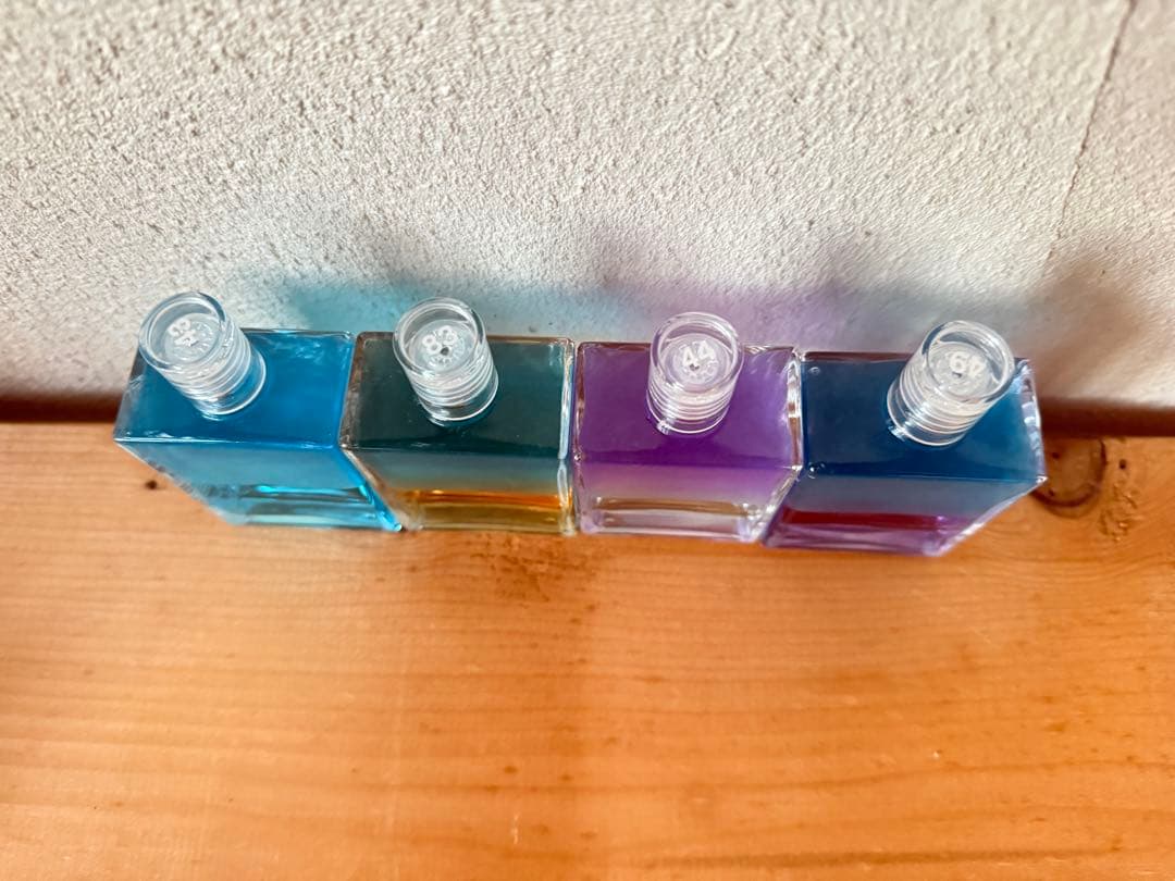 Aura-Soma エッセンシャルオイルボトルセット 4本 水の神秘小冊子付き