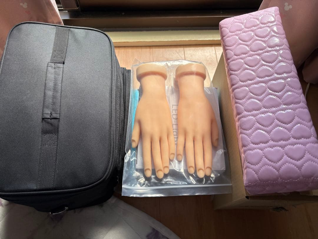 ネイル練習用手と教材セット　ユーキャン 15534.jpg