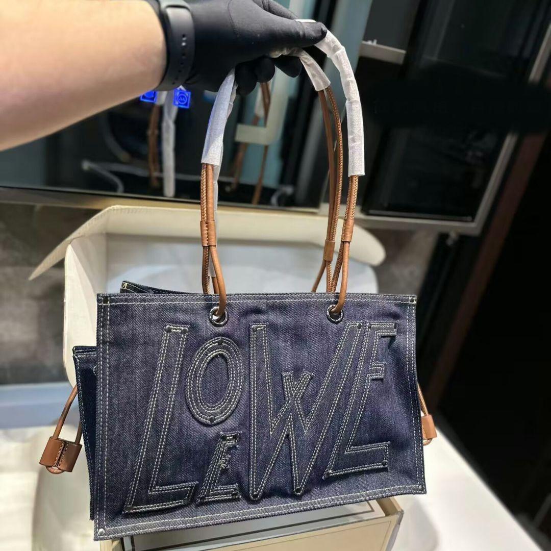 ロエベのトートバッグです