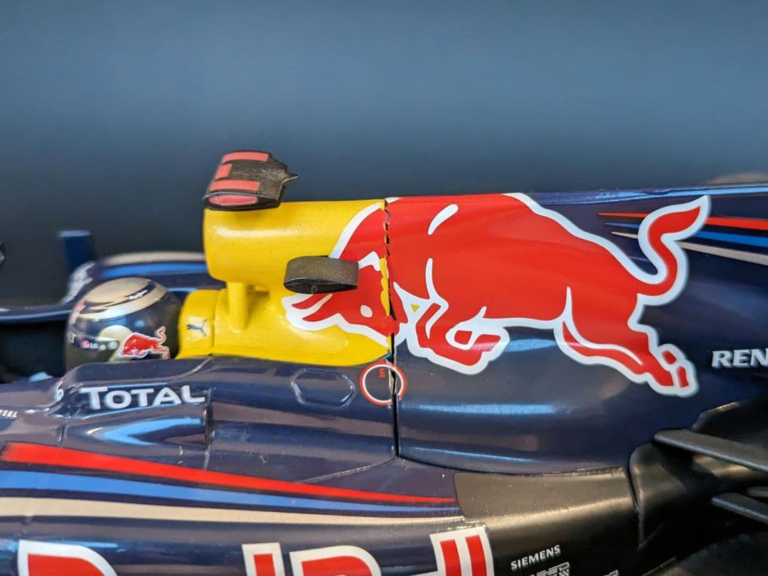 ミニチャンプス 1/18 レッドブル RB6 S.ベッテル ブラジルGP 優勝