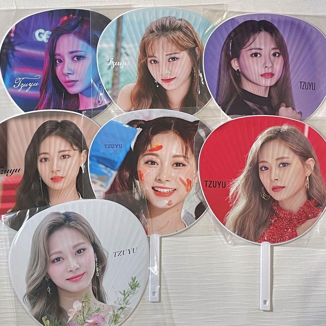 TWICE ツウィ 痛バッグ バッジ キーホルダー うちわ - メルカリ