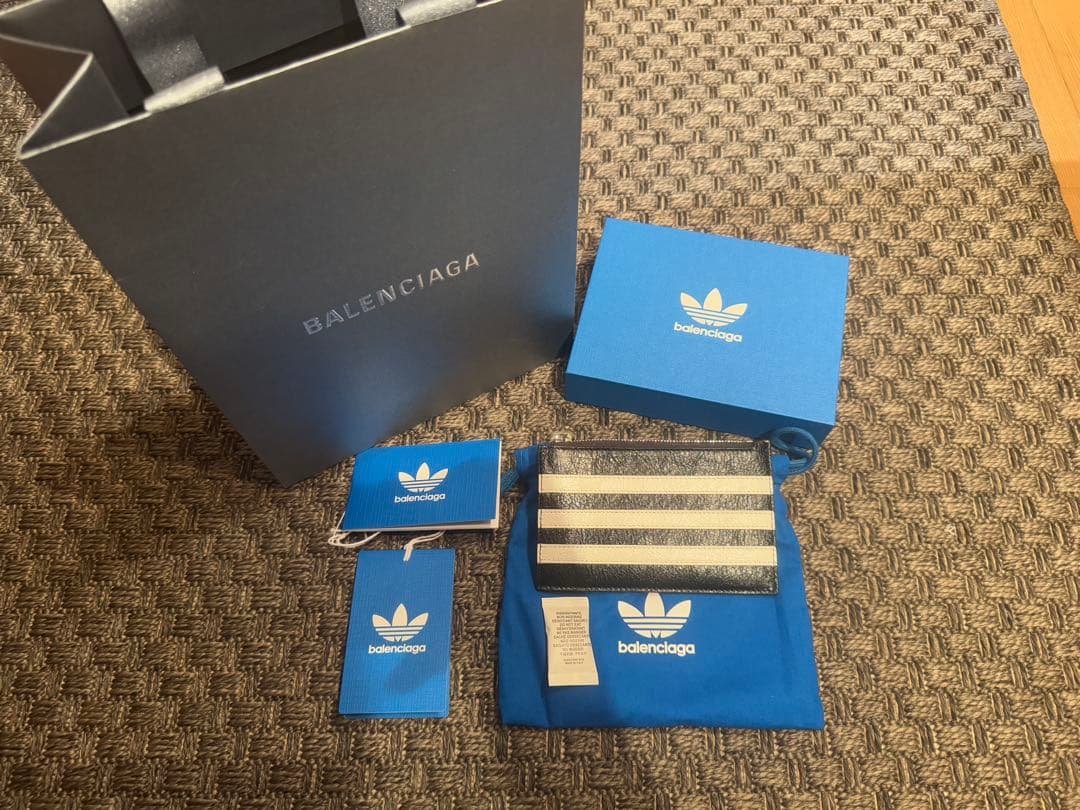 Balenciaga × adidas ケース