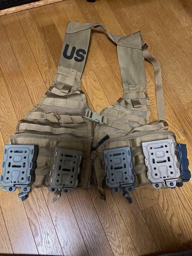 USロゴ付き タン色 チェストリグ