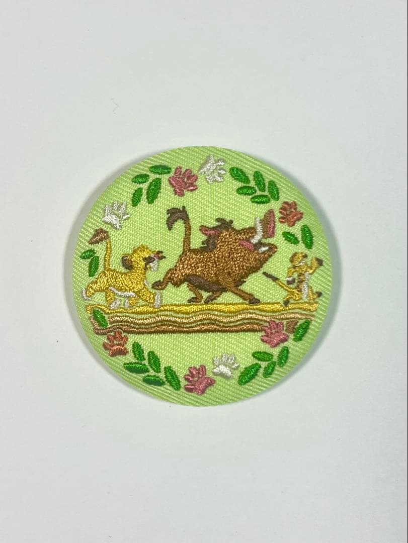 Disney Characters 刺繍缶バッジビスケット・ライオン・キング - メルカリ