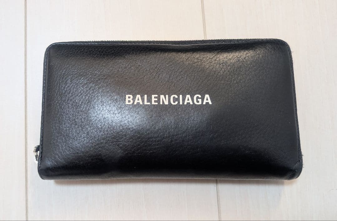 只今お値下げ中！BALENCIAGA ブラックレザー長財布
