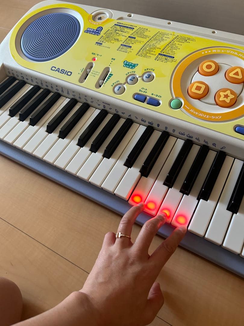 CASIO光ナビゲーションキーボード LK38 100曲 鍵盤が光る電子ピアノ