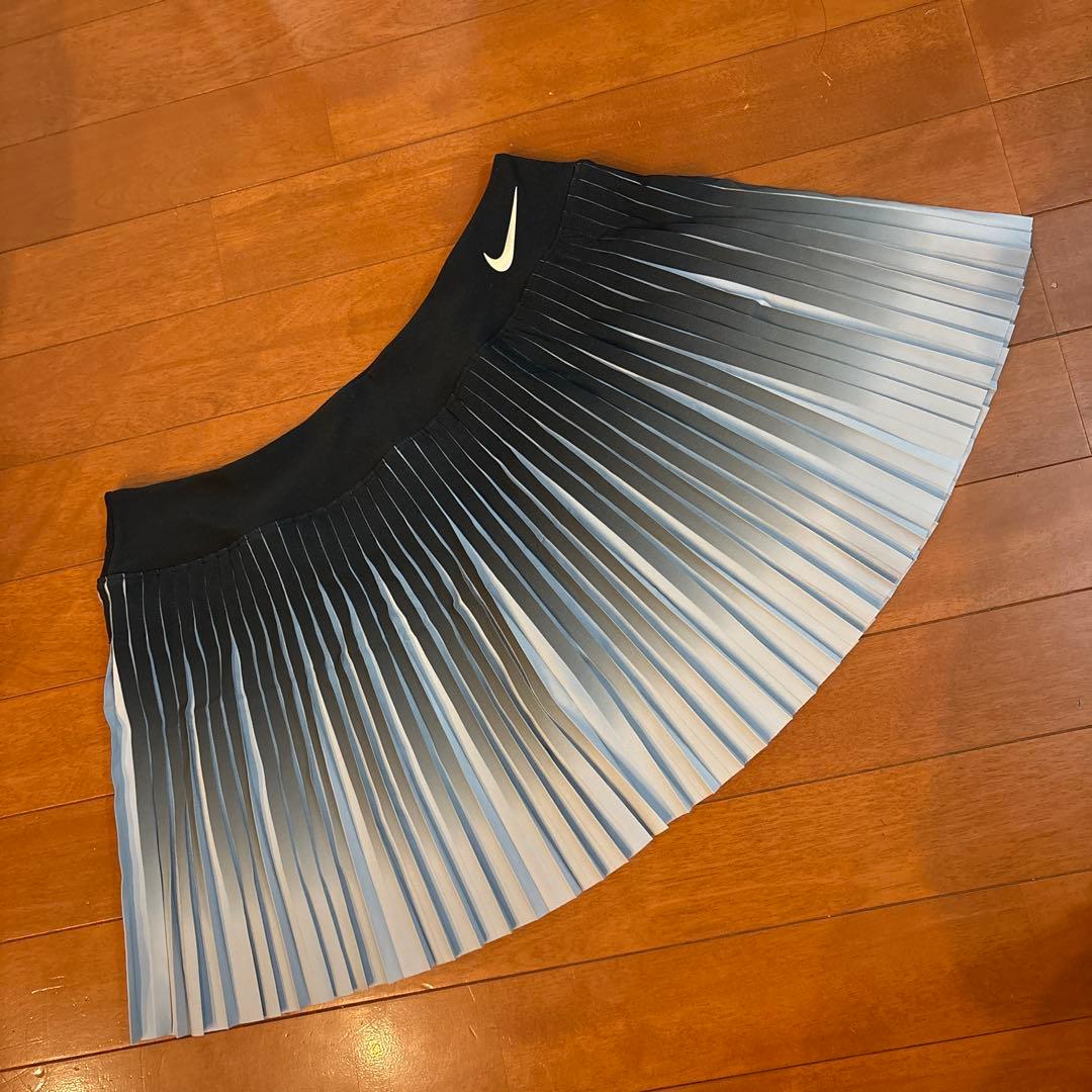【レア商品！】　NIKE ビクトリースコート　プリーツ　グラデーション