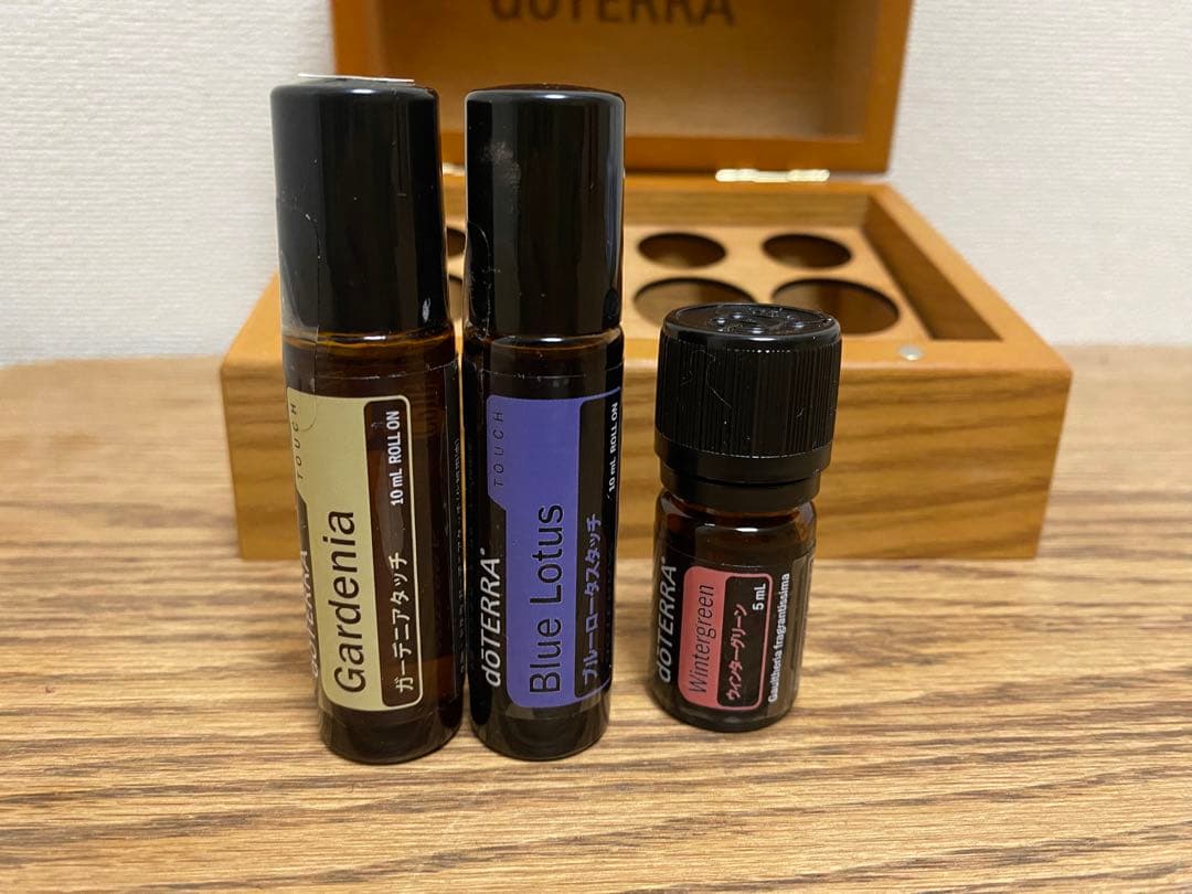 doTERRA ガーデニアタッチ、ブルーロータスタッチ、ウィンターグリーン、木箱