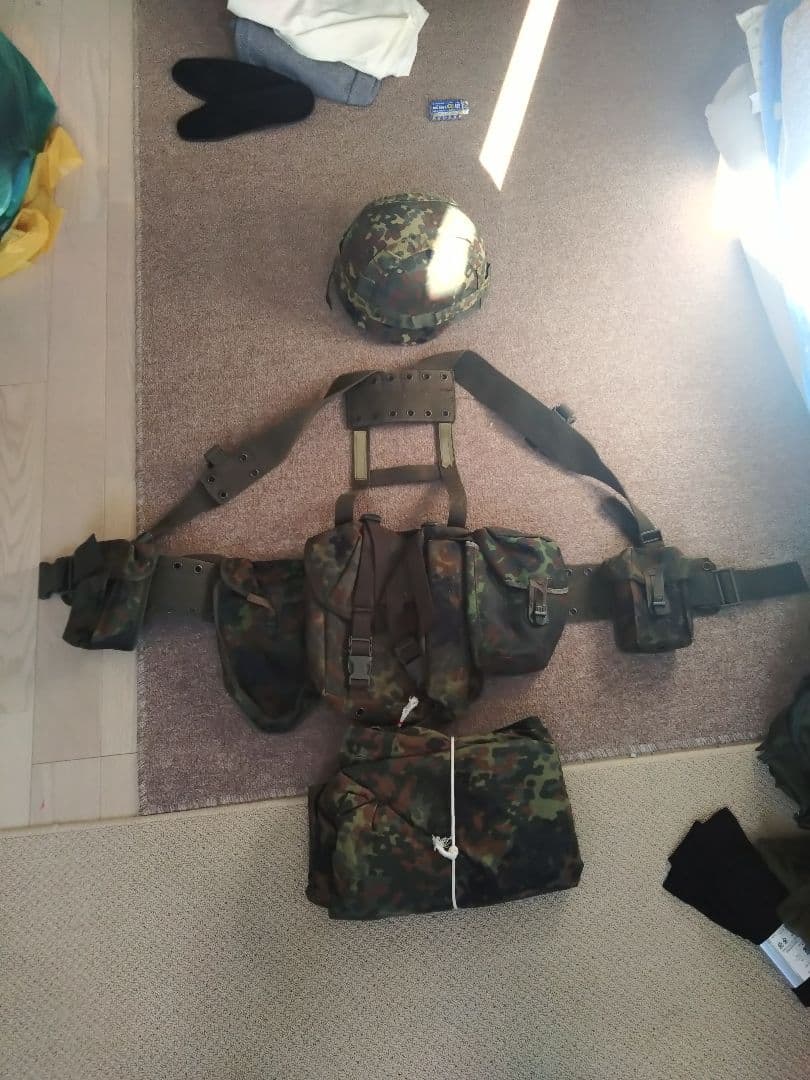 ドイツ連邦軍実物m826ヘルメット、s95ベルトセット