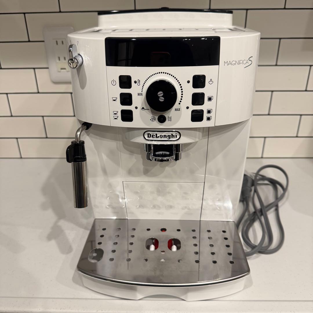 美品 DeLonghi デロンギ　マグニフィカS ホワイト