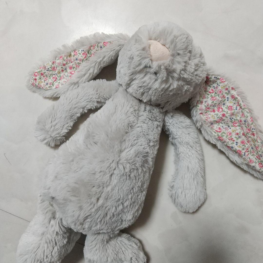 ジェリーキャット うさぎ ぬいぐるみ 花柄 グレー - メルカリ