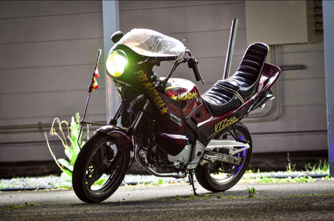 VTZ250 三段シート