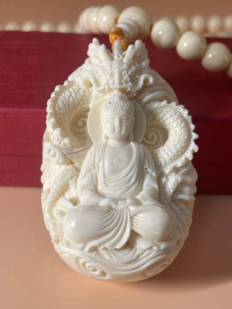 象牙調仕上げペンダント　極細工彫刻　盤龍観音　大変レア　御守り　厄除け　厄祓い Amazon｜観音像 観音様お守り【騎龍観音 】ペンダント ネックレス