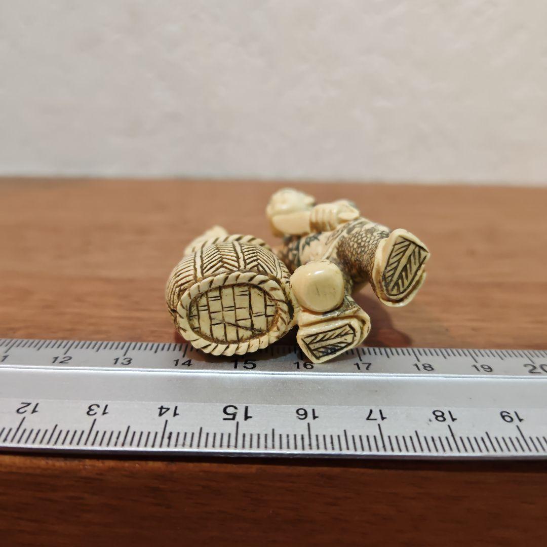 時代提物 人物根付 天然素材【魚売り】高さ約5.2cm 重さ