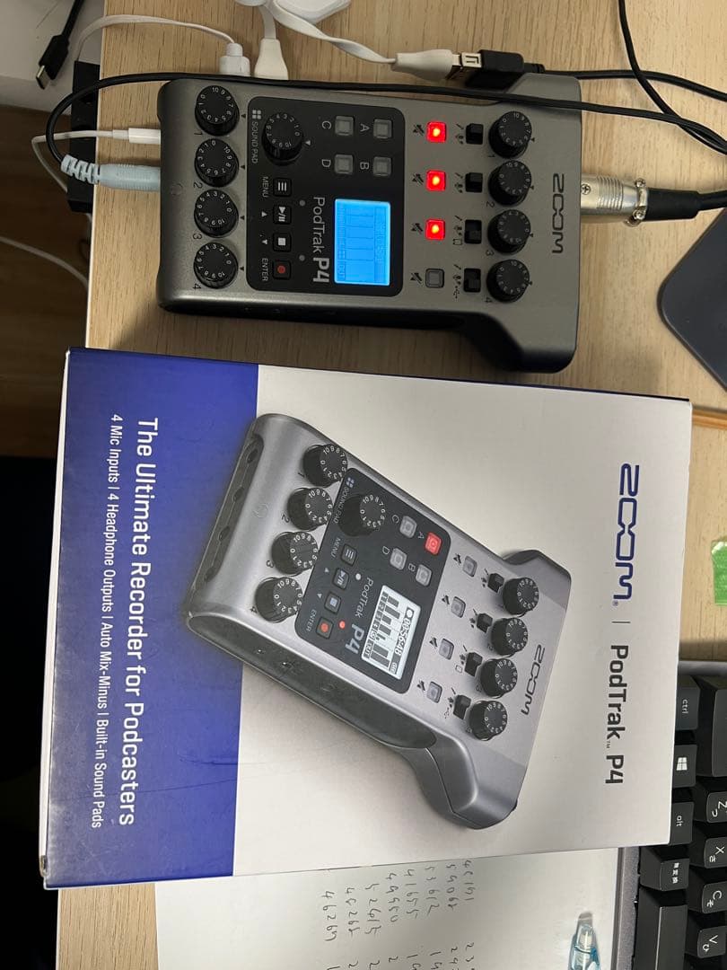 Zoom PodTrak P4 オーディオレコーダー Amazon.co.jp: ZOOM P4 ポッドキャストレコーダー スマホ接続対応