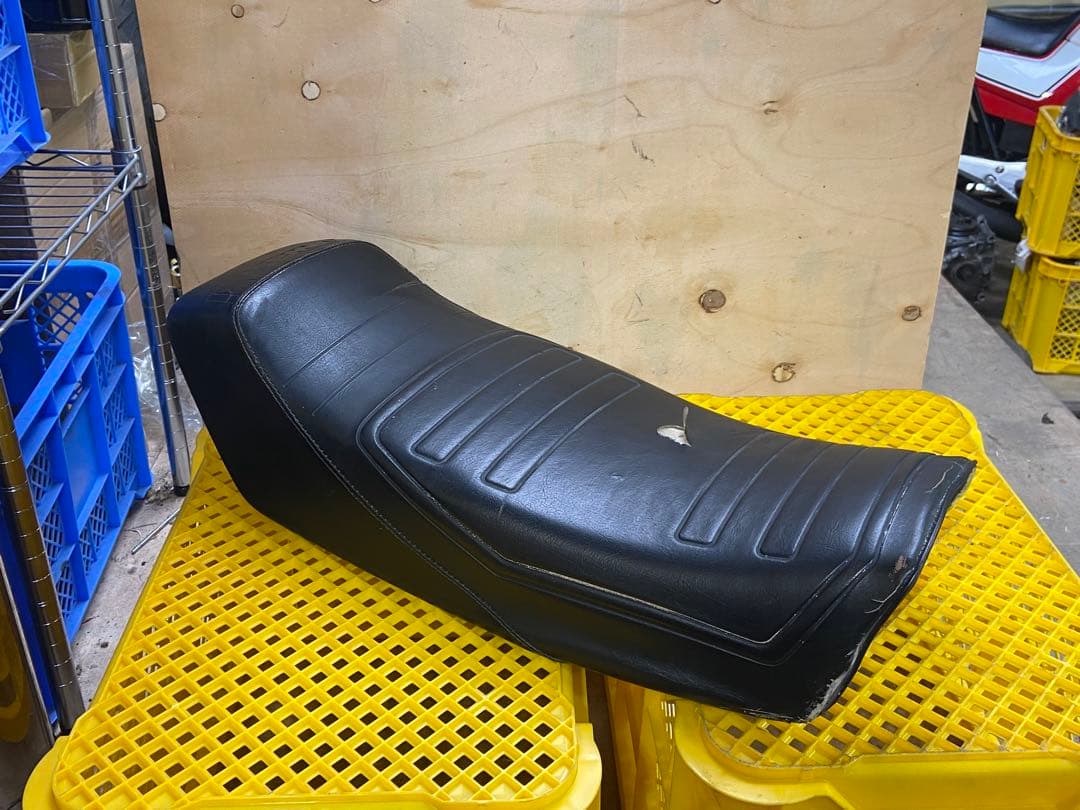 Z400GP ジュリアーリ　シート　カワサキ　中古品