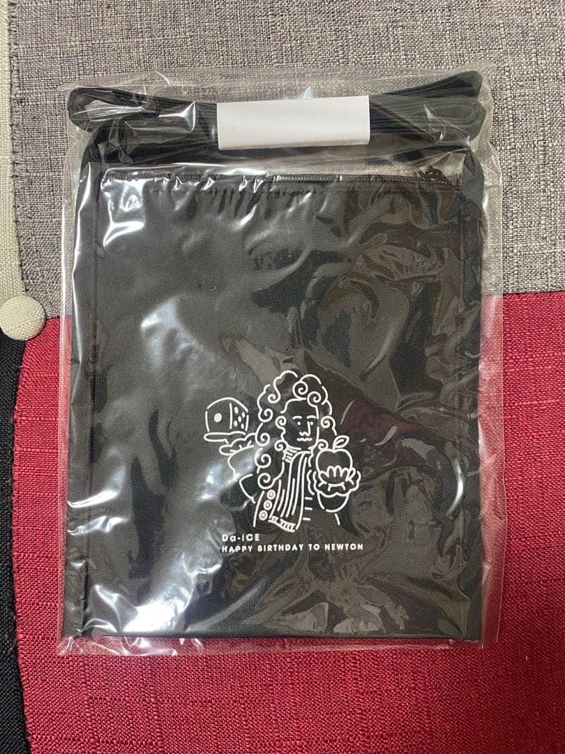 Da-iCE フロントポケットミニサコッシュ - メルカリ