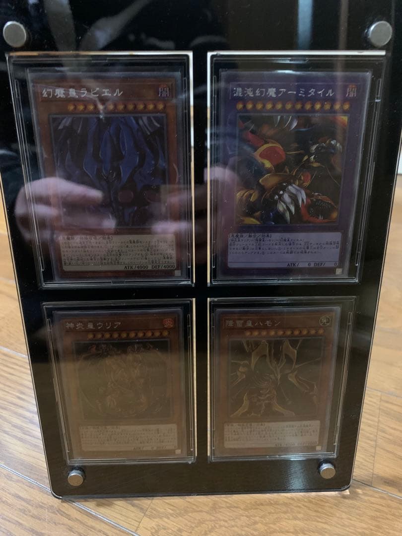 週末セール　4連ブラックディスプレイケース　スタンド付(対応・遊戯王)