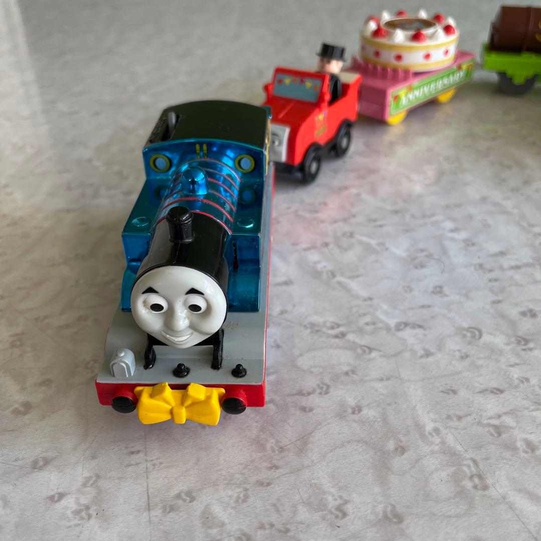 プラレールトーマス25周年青いピカピカトーマスのパーティーセット