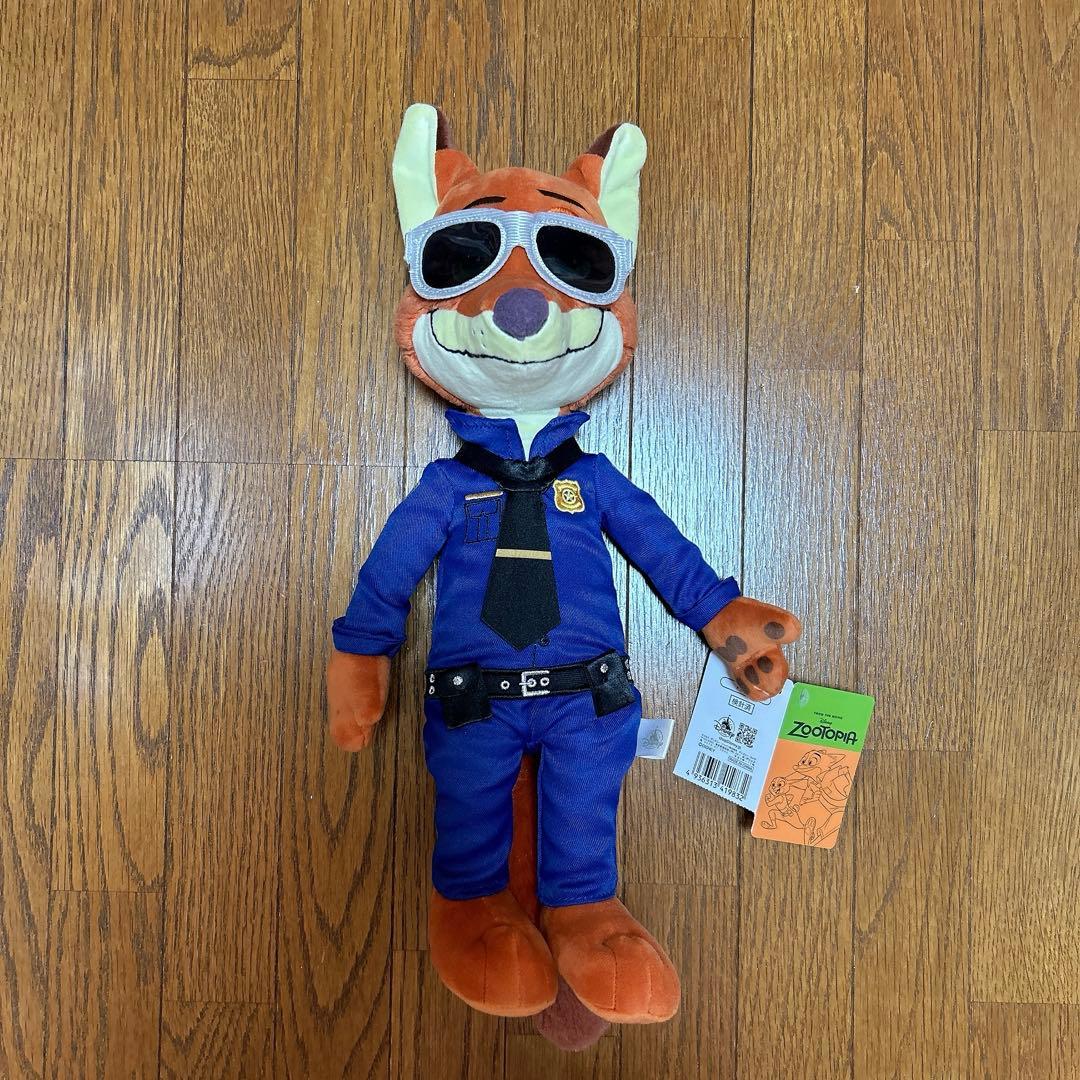 ズートピア ニック・ワイルド 警官服 ぬいぐるみ ディズニーストア