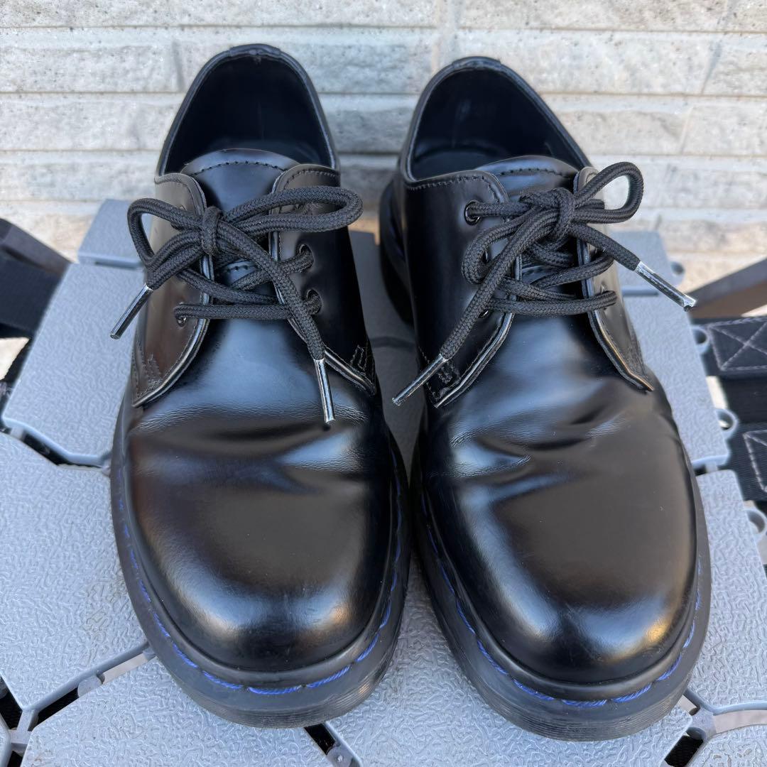 Dr.Martens 3ホールシューズ　ブラック　ネイビーステッチ Dr.Martens 新作 日本限定 カラーステッチ | ドクターマーチン