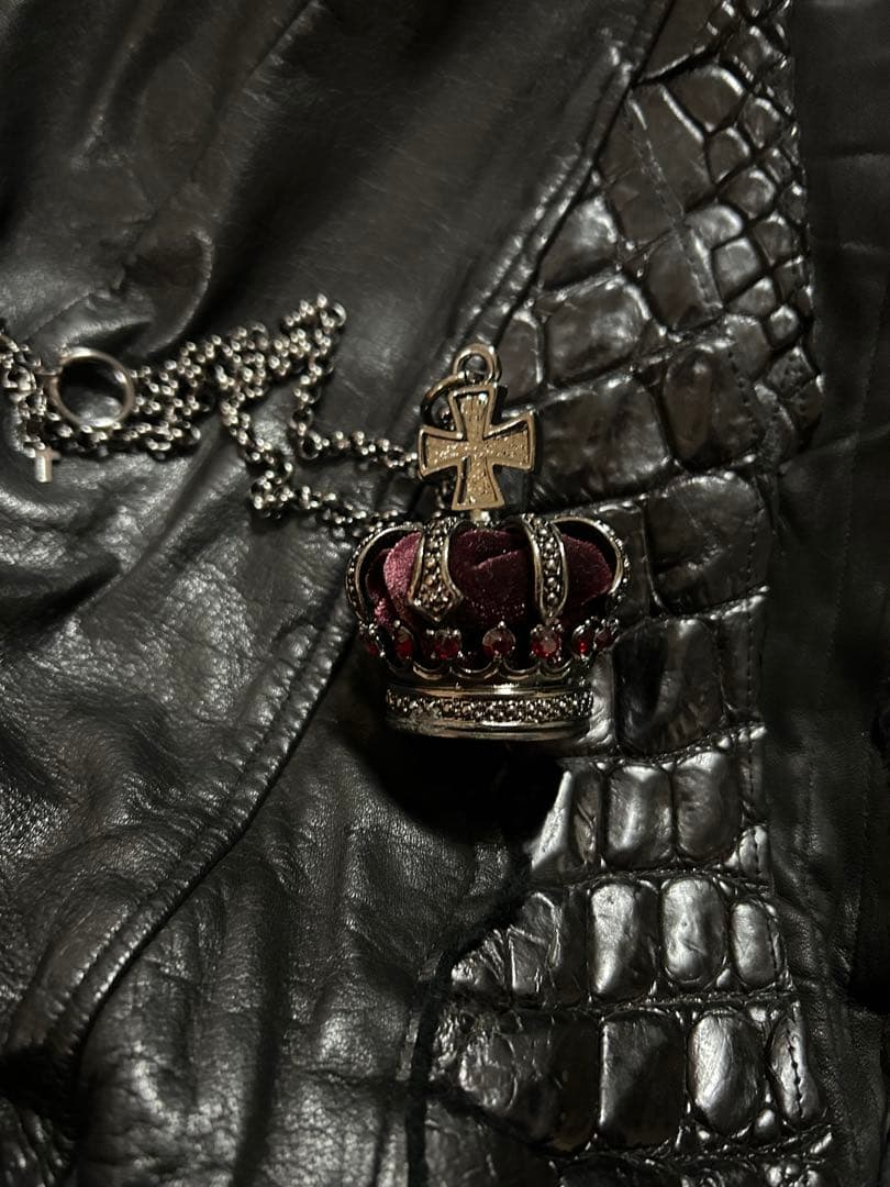 ブラックピースナウ　ネックレス　クラウン