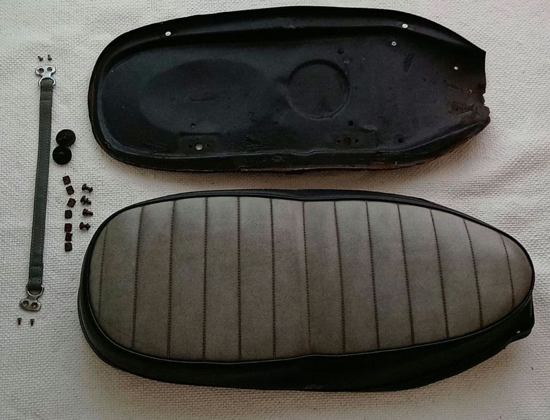 トライアンフ シート T120 TR6 T140 タイガー - メルカリ