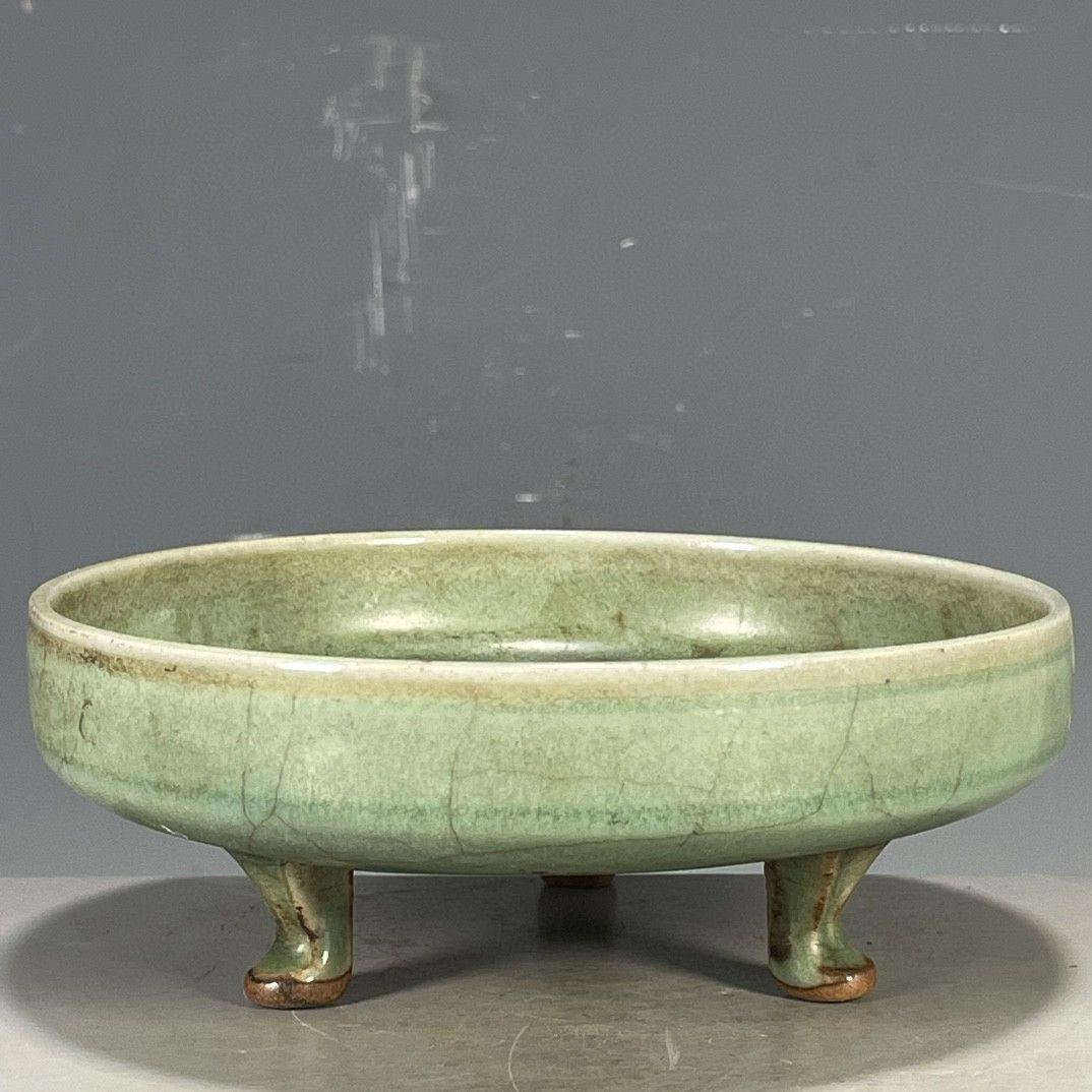 宋汝磁器の3つの足の筆洗をきます  文房 置物 景徳鎮 陶磁器 工芸品 美術品