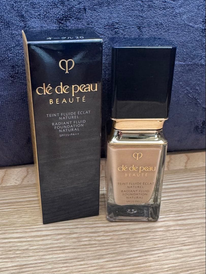 クレドポーボーテ タンフリュイドエクラ オークル20 タンフリュイドエクラ オークル20 / クレ・ド・ポー ボーテ(Cle de