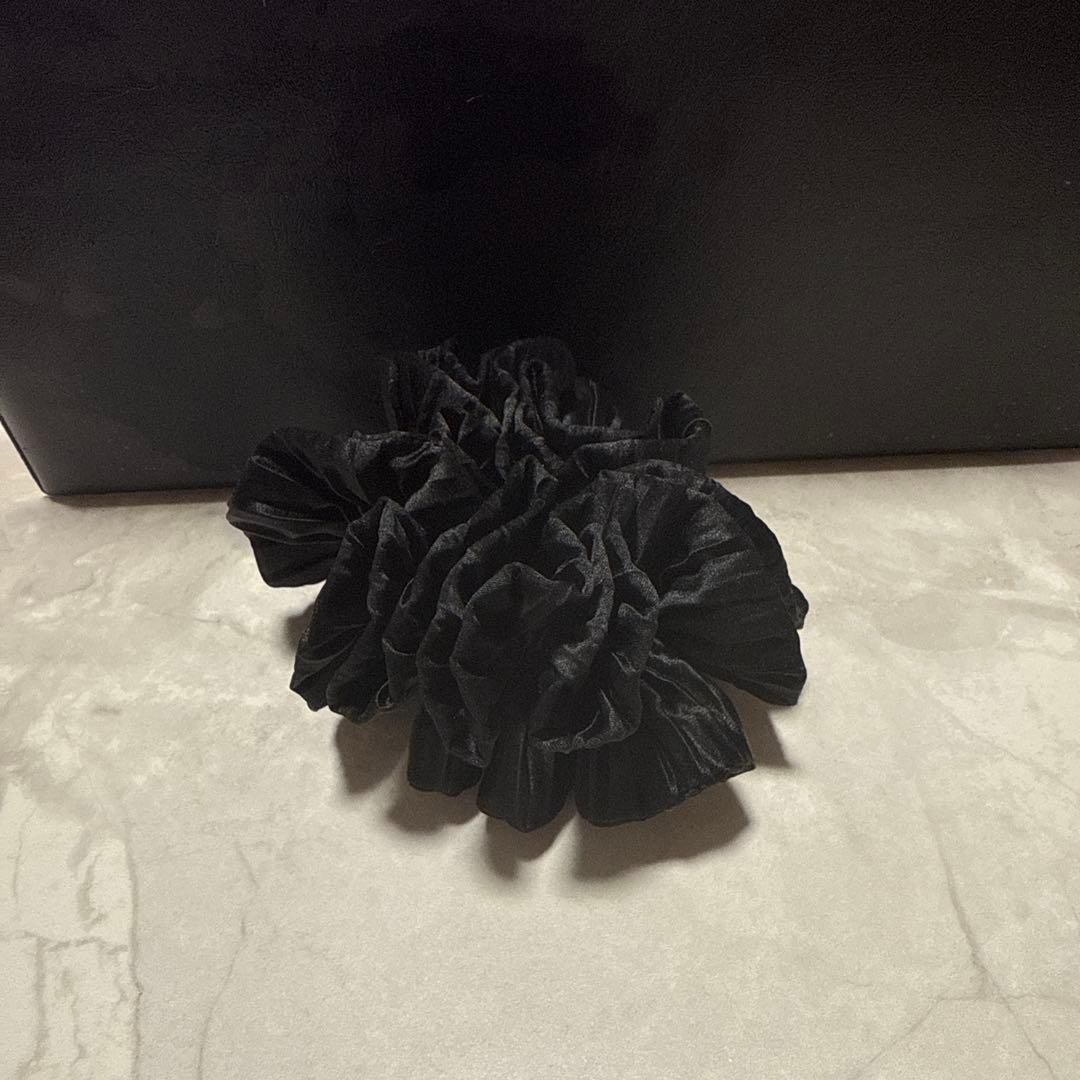 新品acca ブラック シュシュ