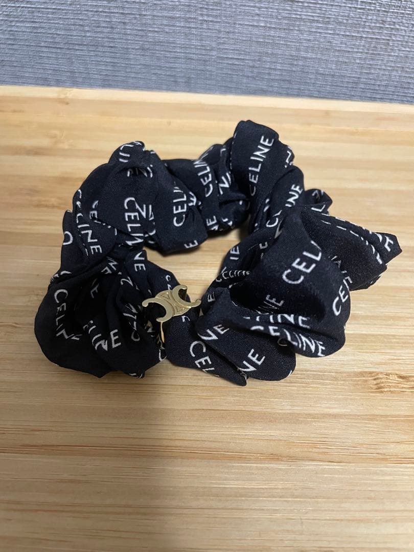 CELINE ブラック ロゴシュシュ