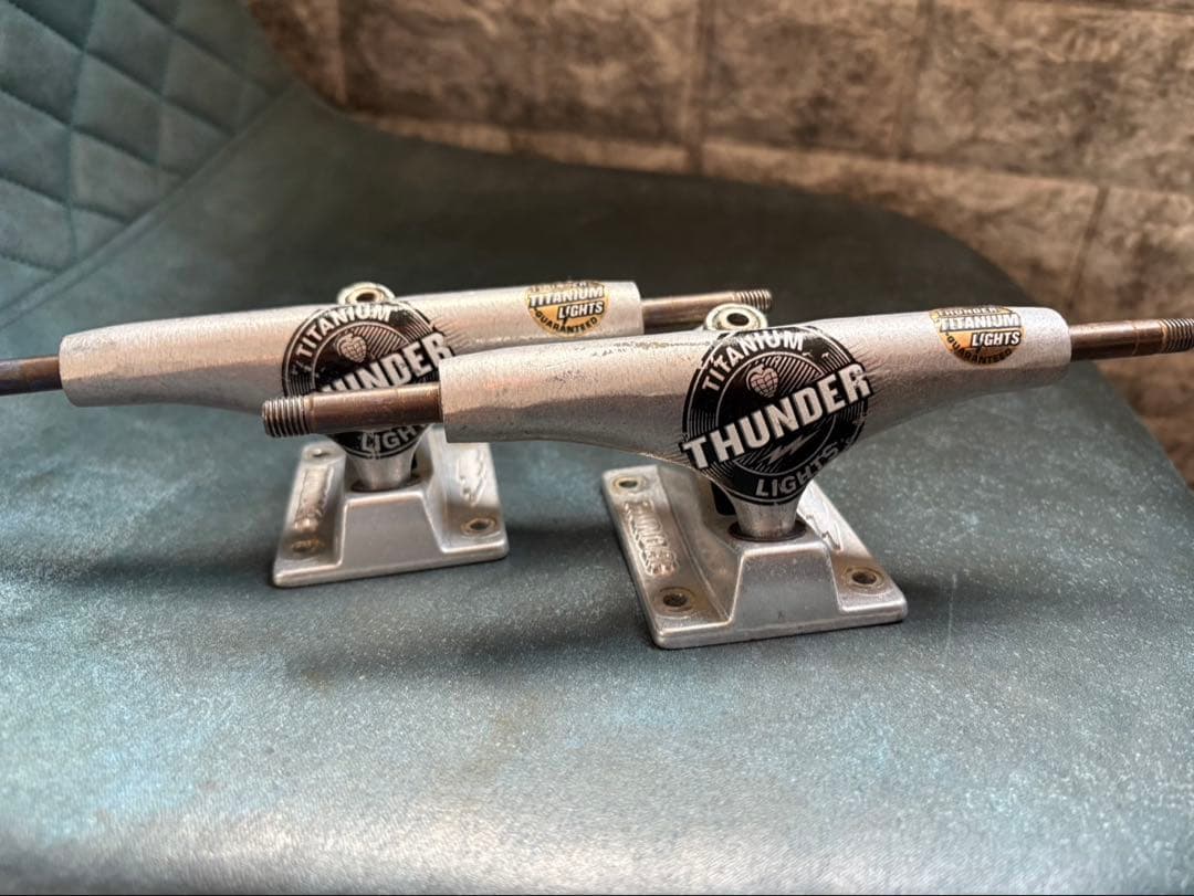 THUNDER トラック　TITANIUM 145